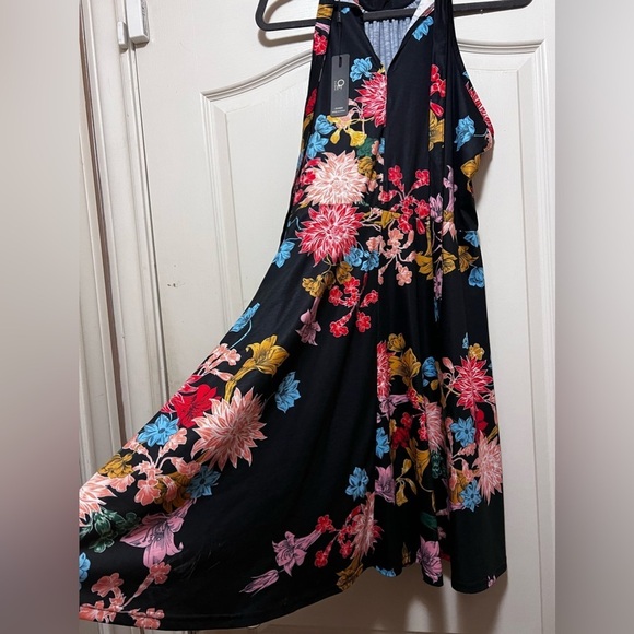 NWT Floral halter dress, size XL. - Picture 2 of 5